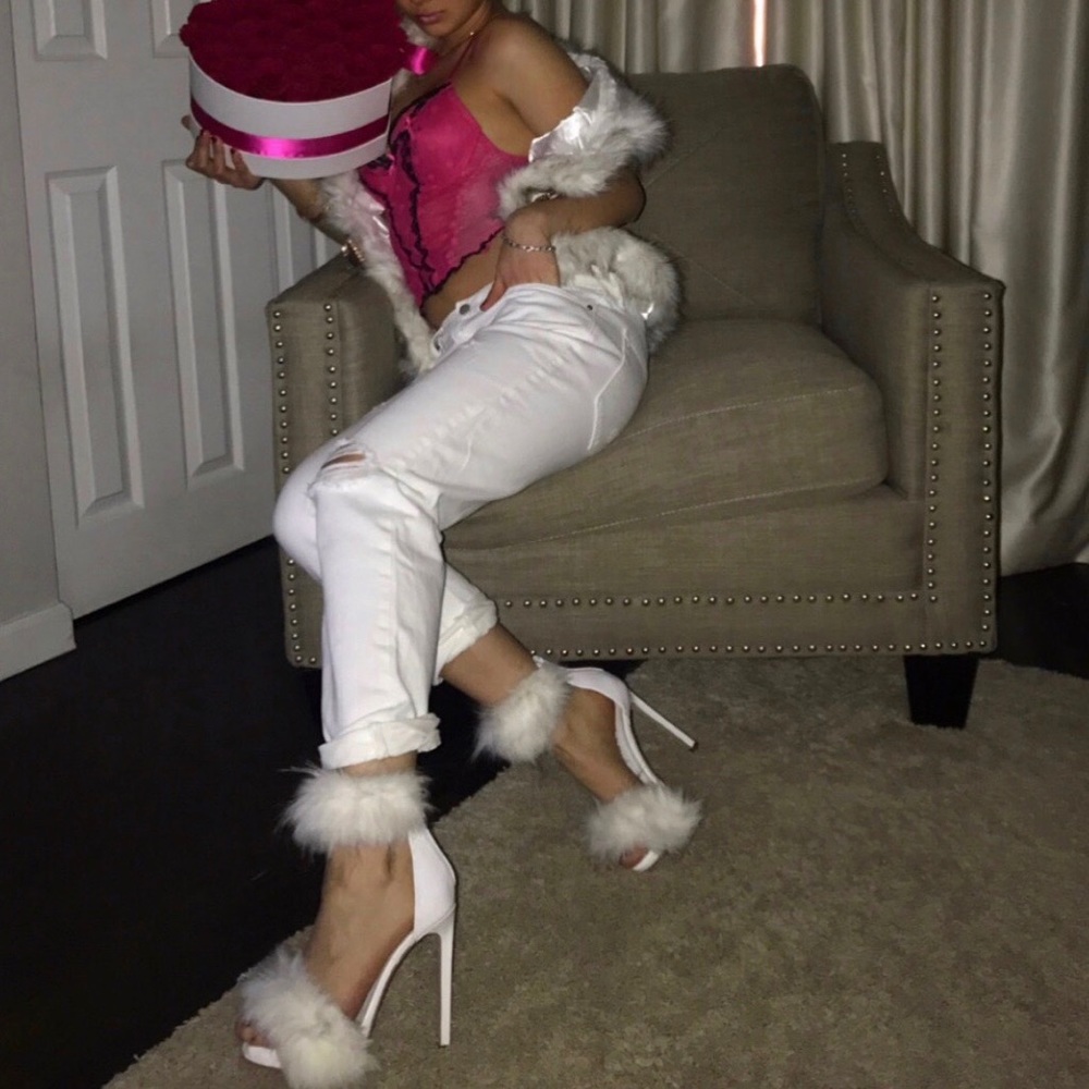 Stunning SOLD OUT Jeffrey Campbell Cookie White Fur Heels